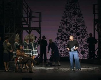 Николай Фоменко вышел на сцену: легендарный музыкант поздравил миллионного гостя